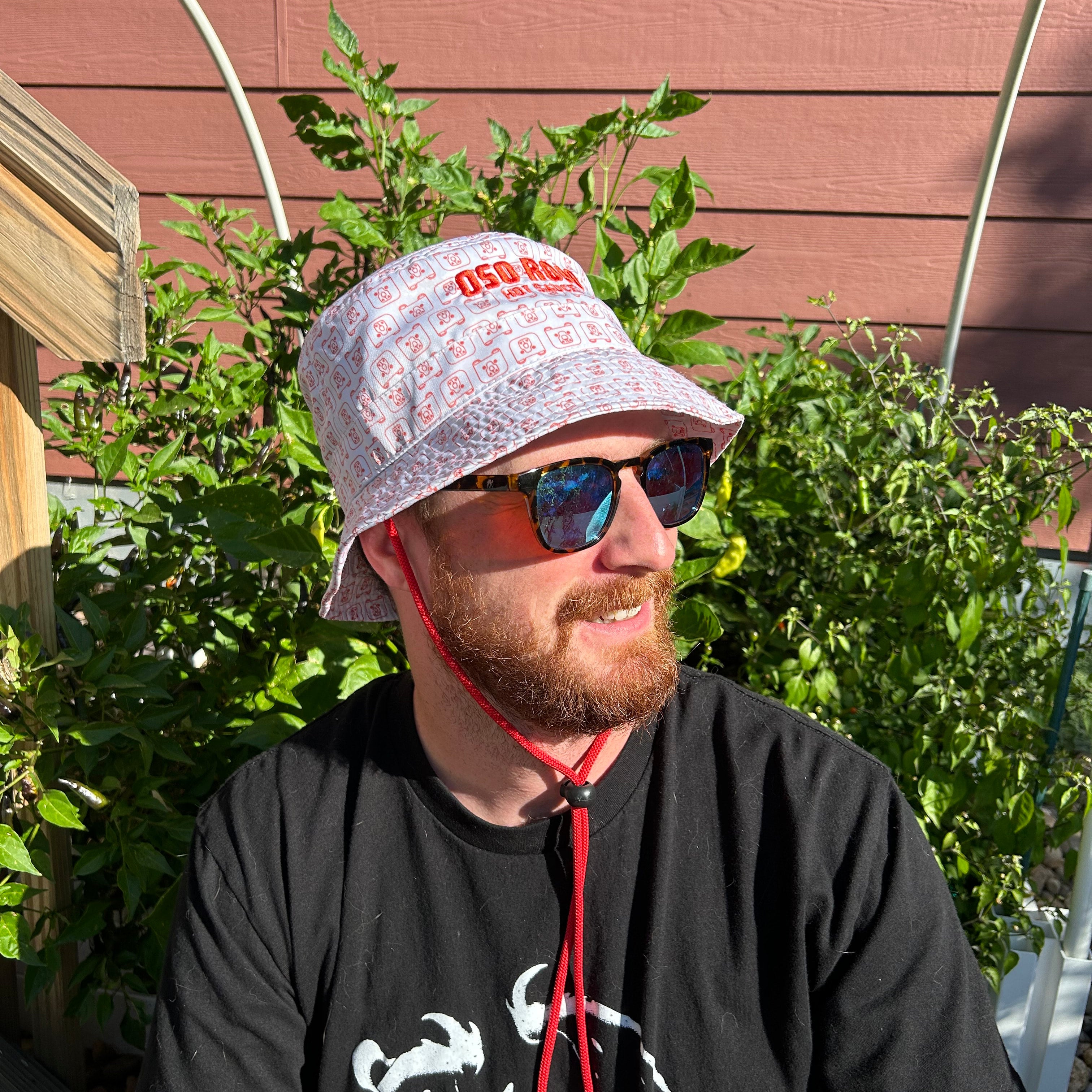 Oso Rojo Bucket Hat