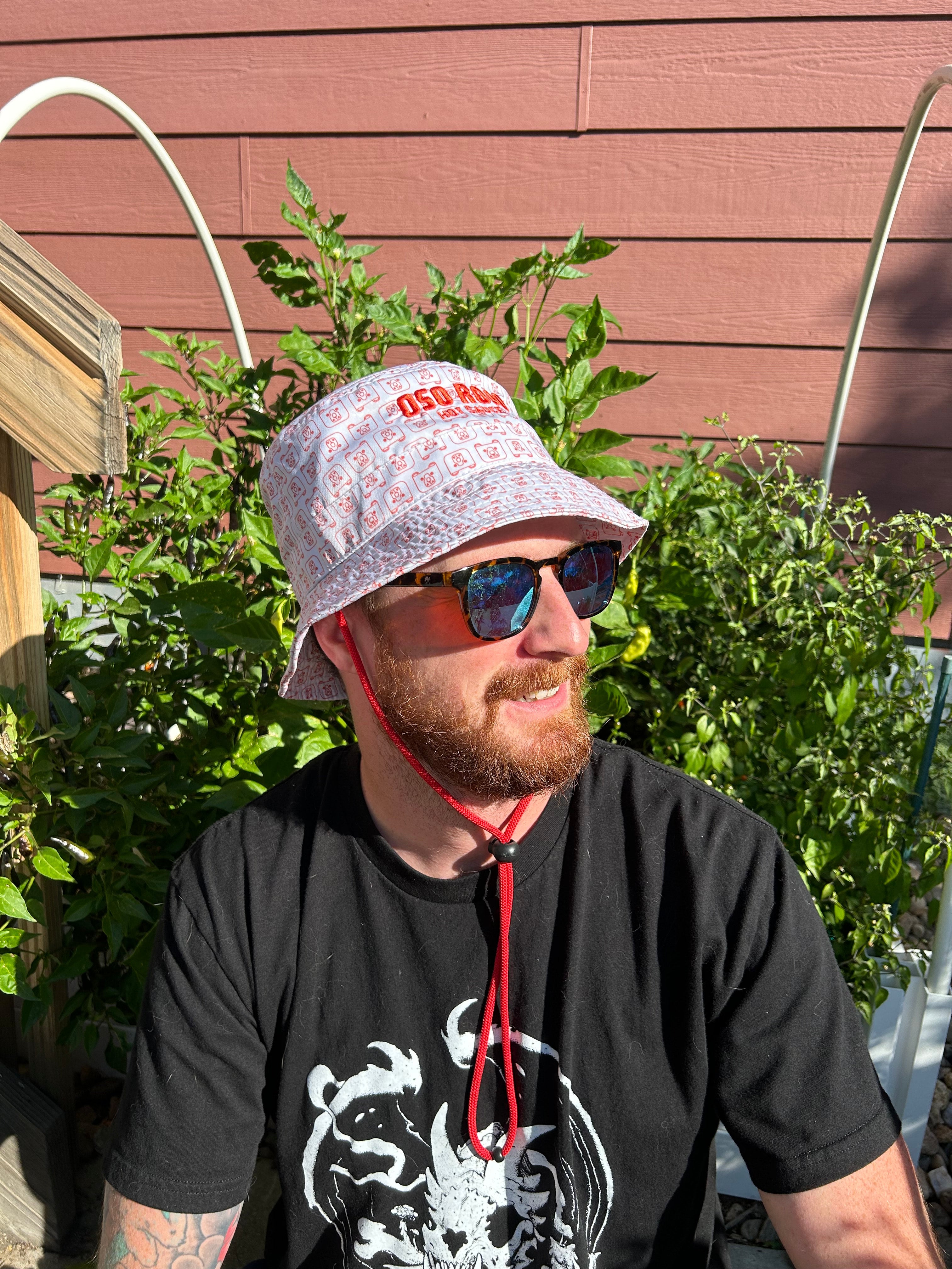 Oso Rojo Bucket Hat